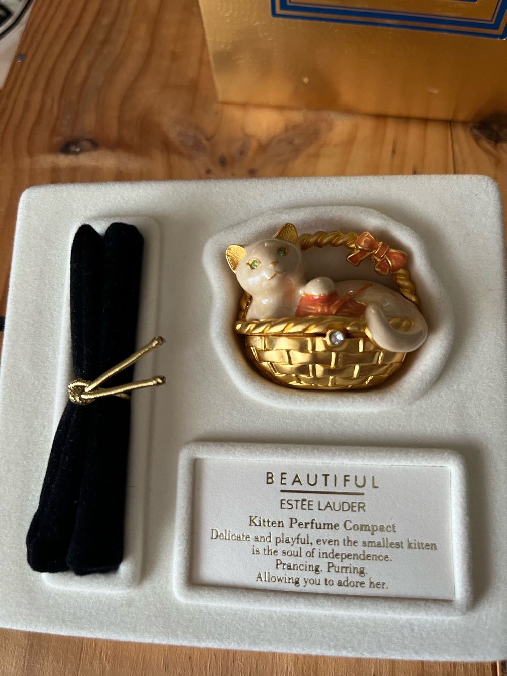 Estee Lauder Kitten in Basket Perfume Compact